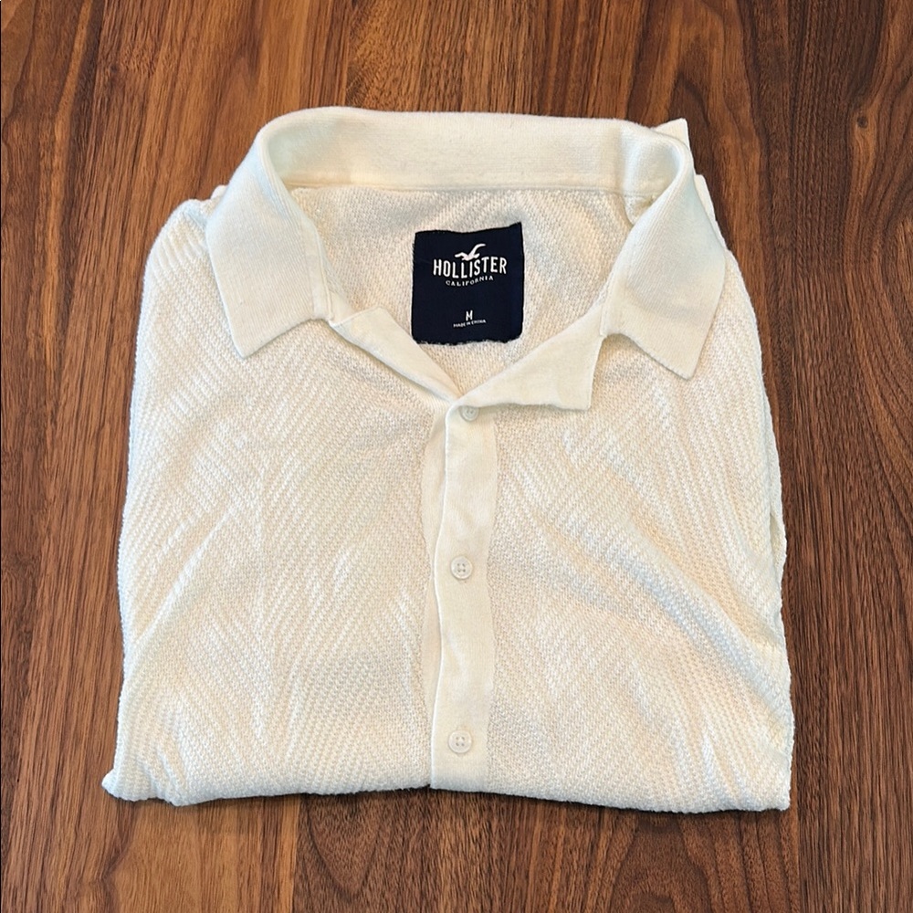 Hollister Men's Cream Short Sleeve Buttondown